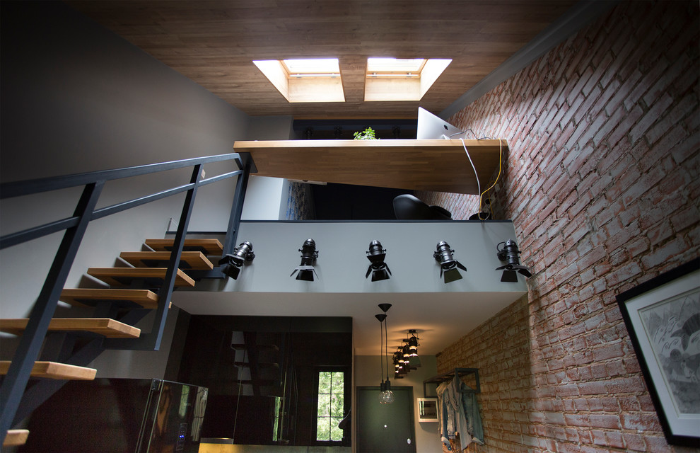 "Dark" apartment for a young girl