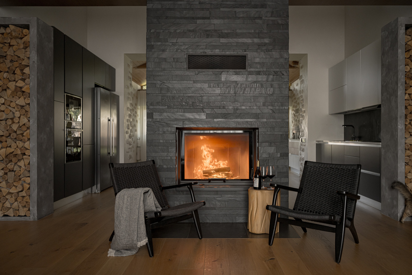 Мебельное наполнение загородного дома. "Родовое гнездо" отца и двух сыновей.