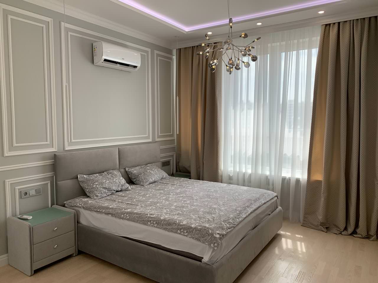 Светлая однокомнатная квартира в неоклассическом стиле