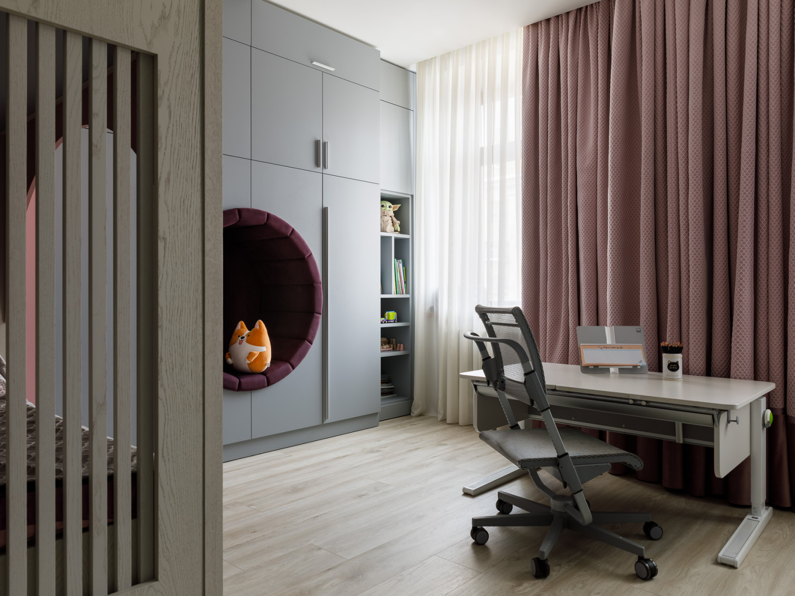 Реализованная квартира в современной стиле на 4-ой Советской - 166 м2