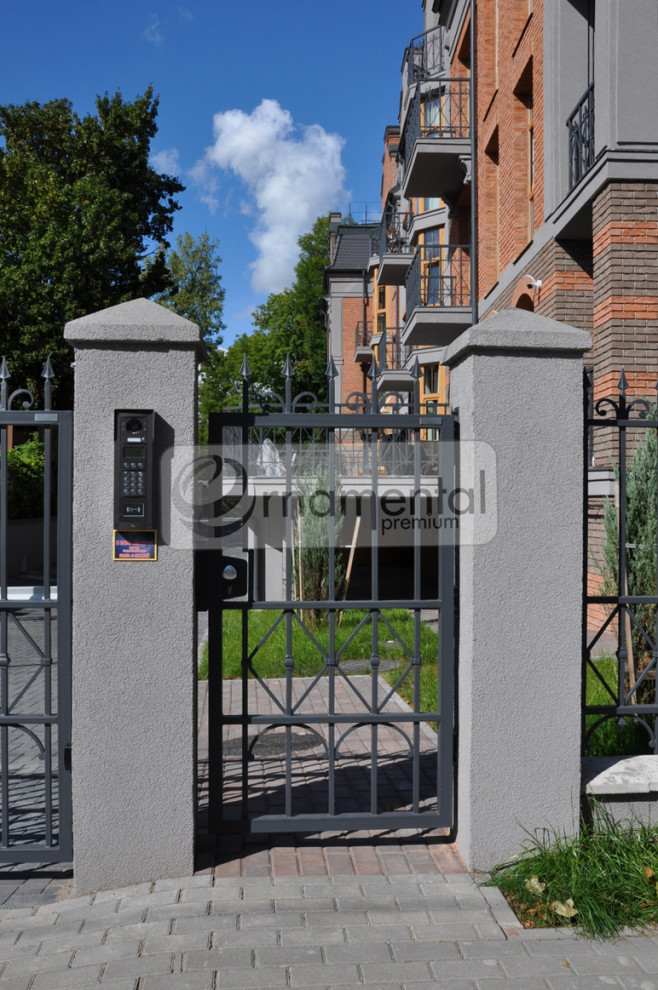 Балконы, ворота и балюстрады для многоквартирного дома