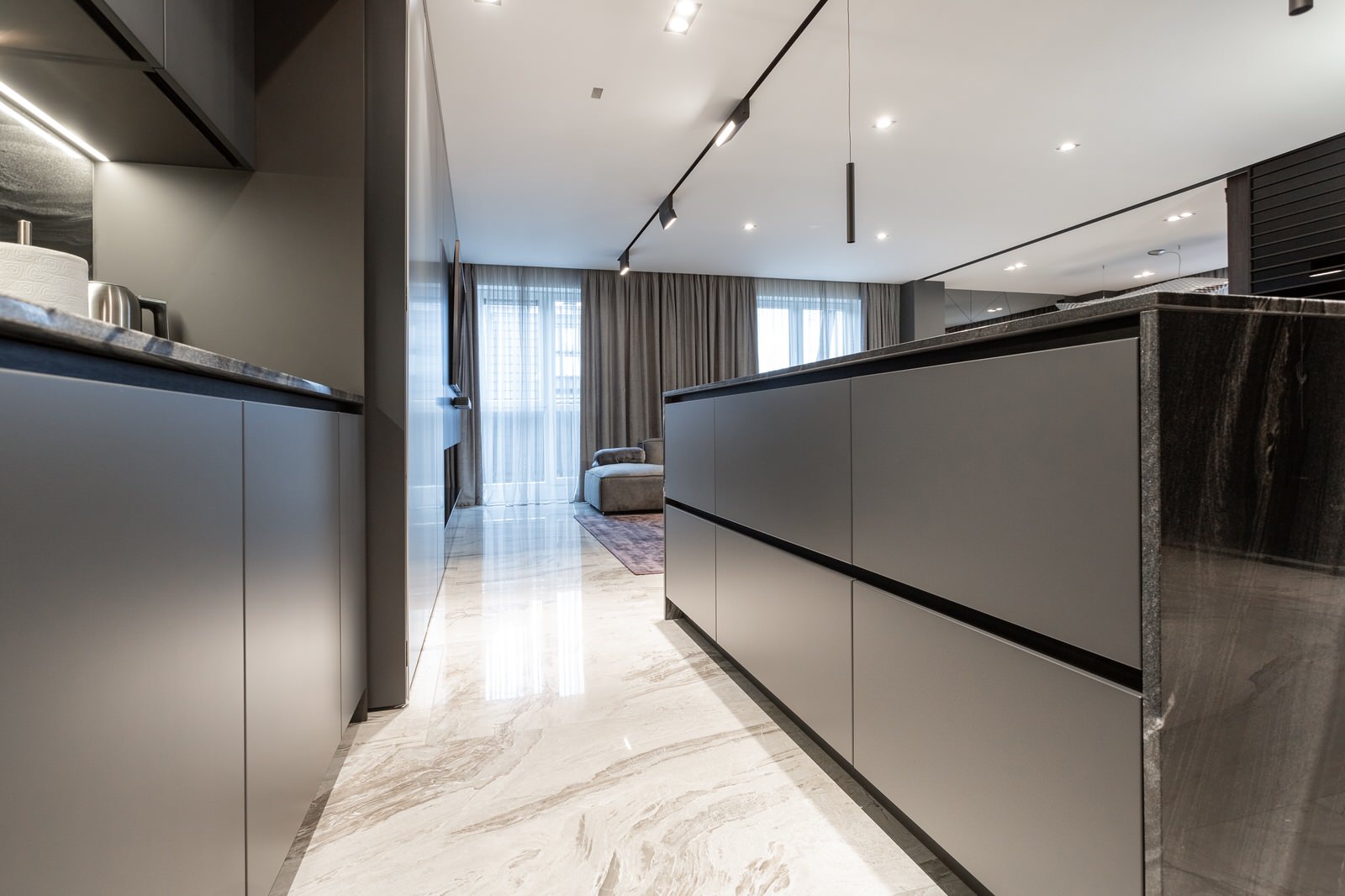 кухня серый камень