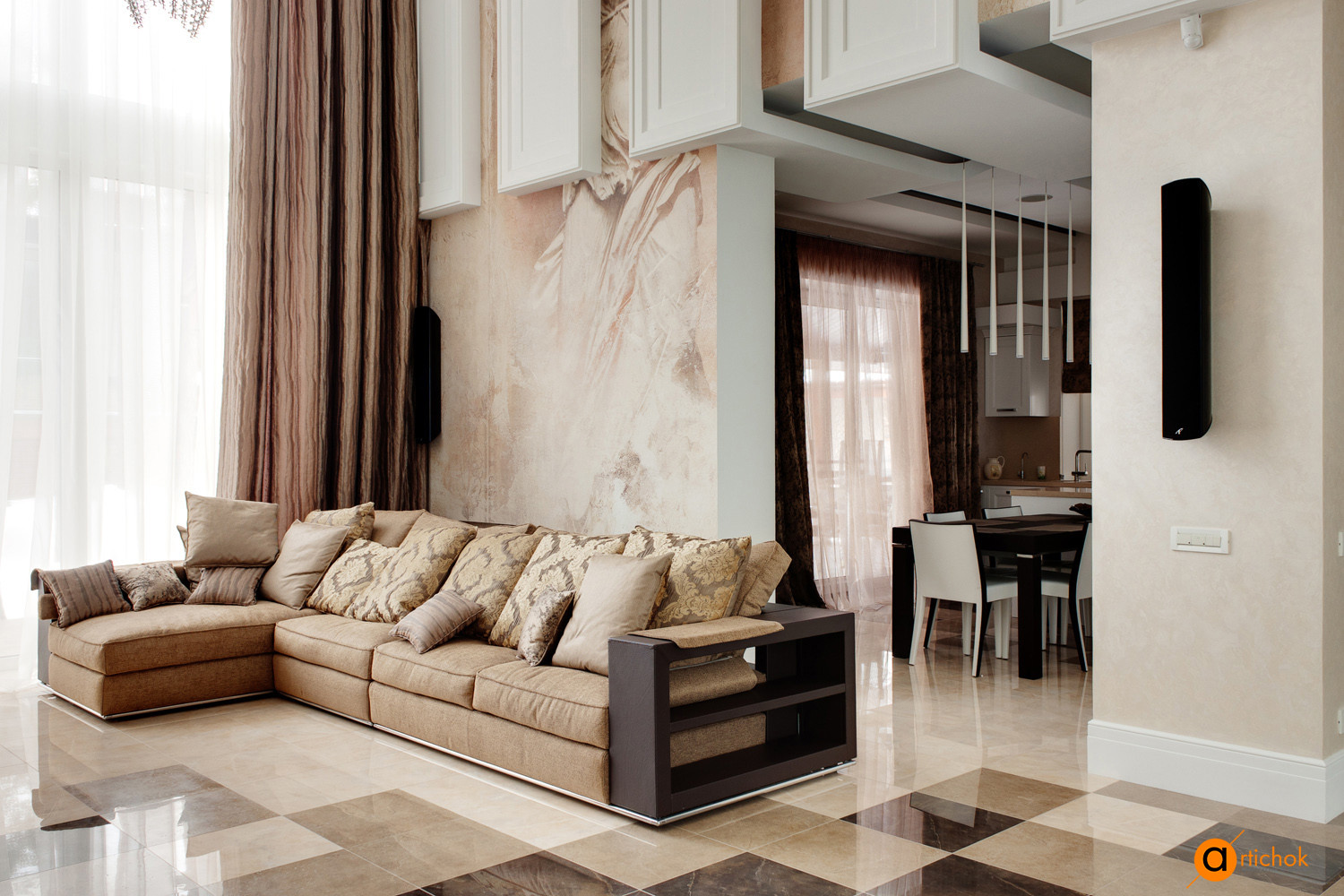 Греческая фреска, которая просматривается за диваном