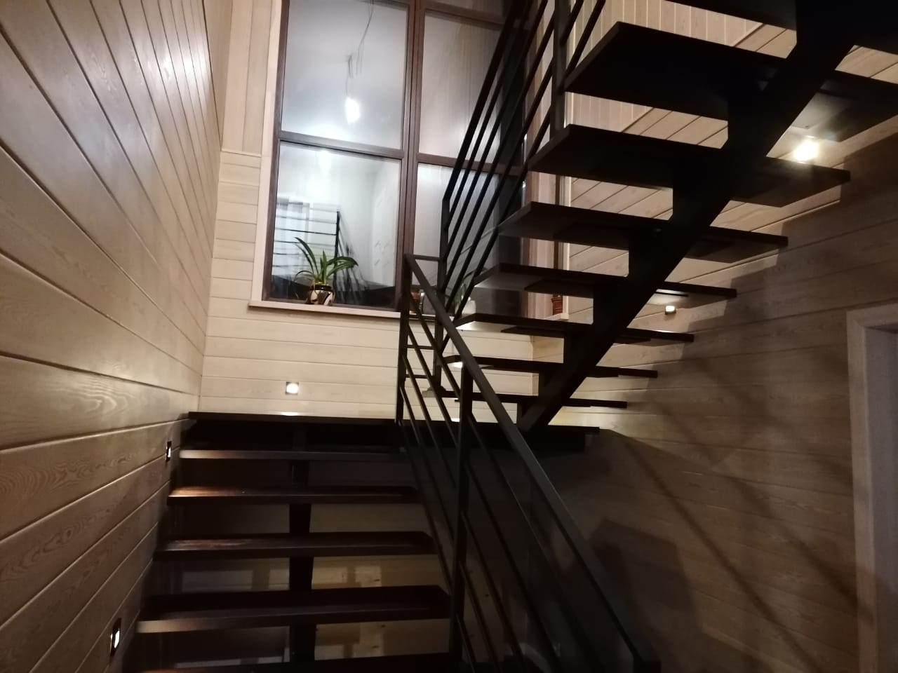 Лестница на стальном монокосоуре