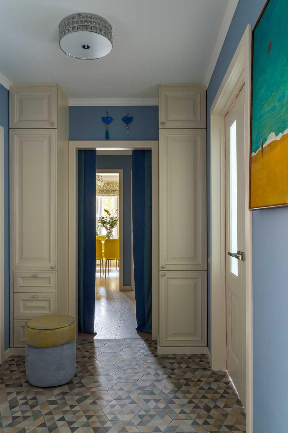 Наивное настроение. Яркая и свежая квартира в Москве.