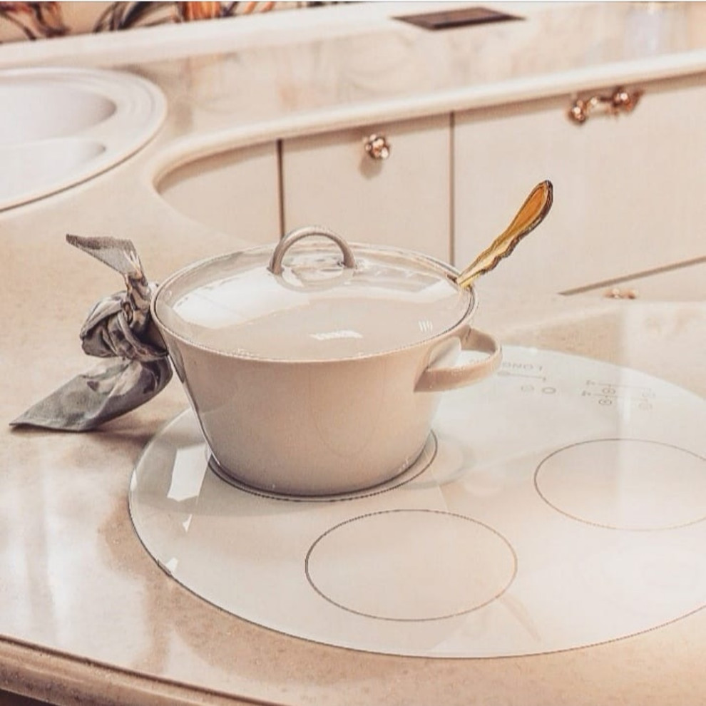 Гнутая кухня для мебельного салона