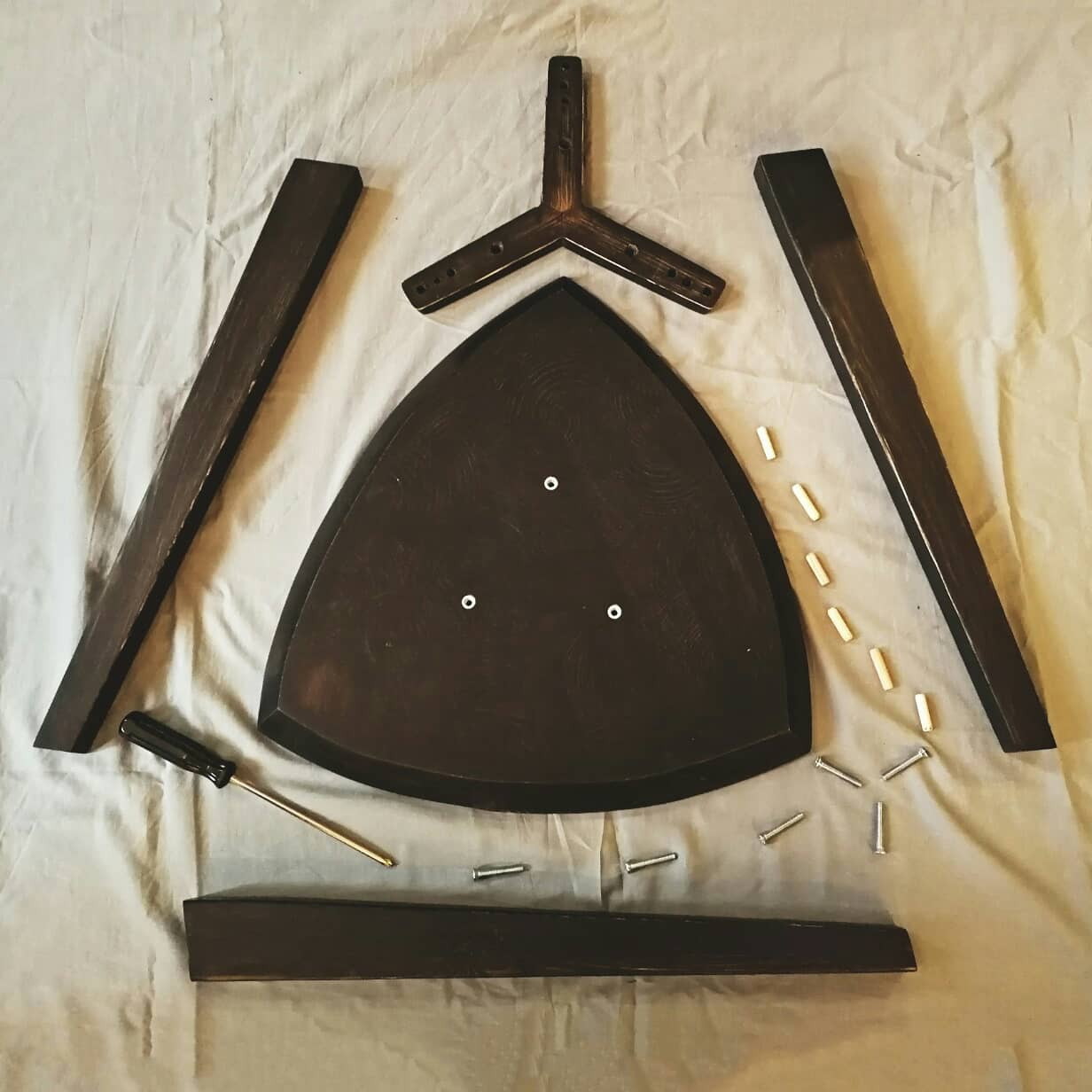 Обложка проекта: журнальный столик, прикольный столик, придиванный столик