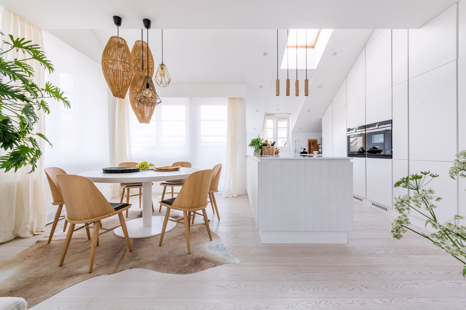 Белоснежная кухня с Crystal Absolute White