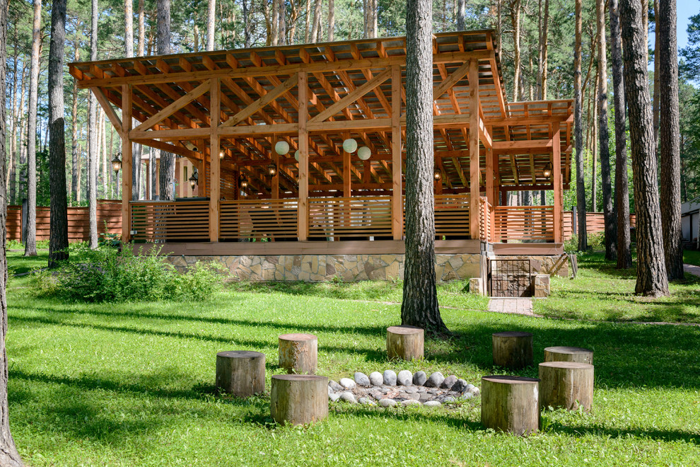 Полукрытый бассейн в сосновом бору