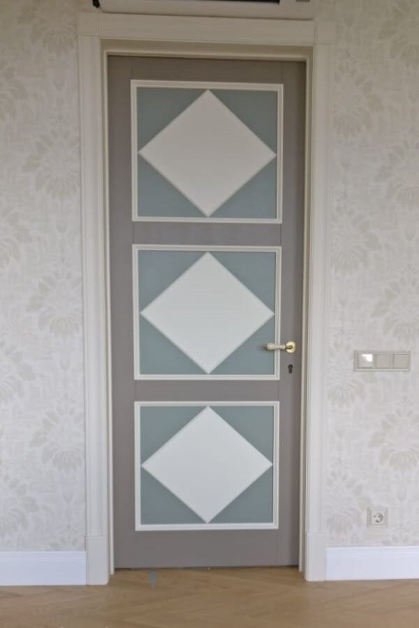 Окрашенные двери