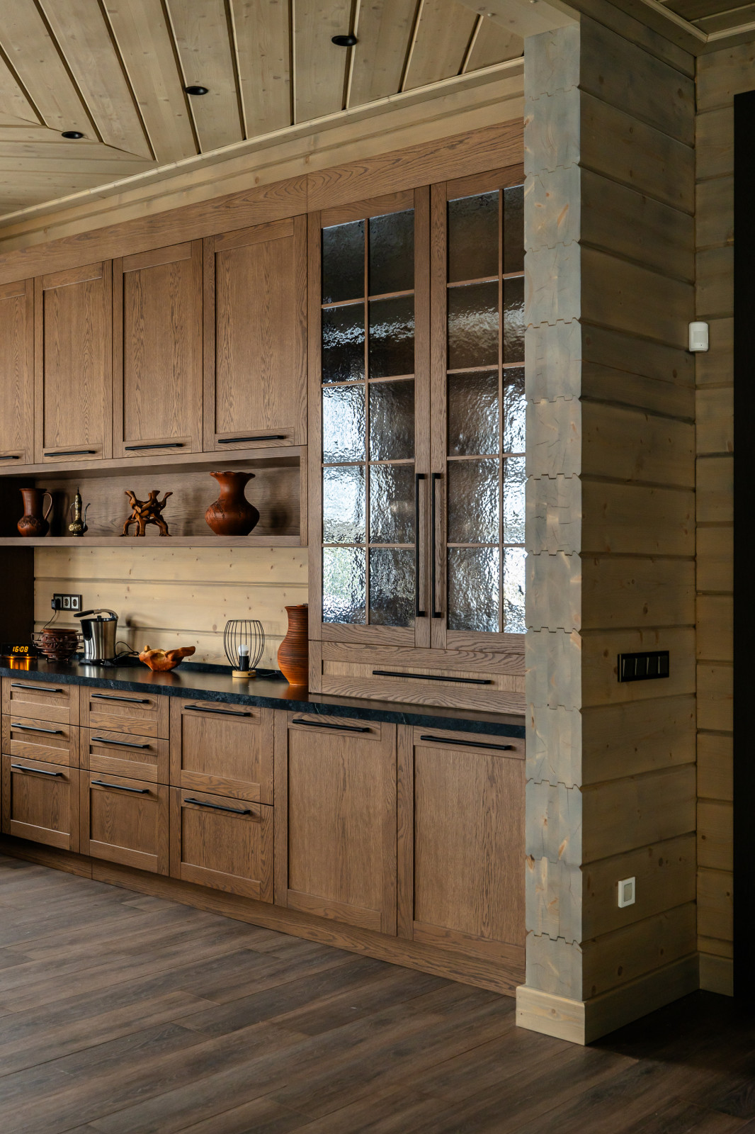 Обложка проекта: Кухня из массива дуба