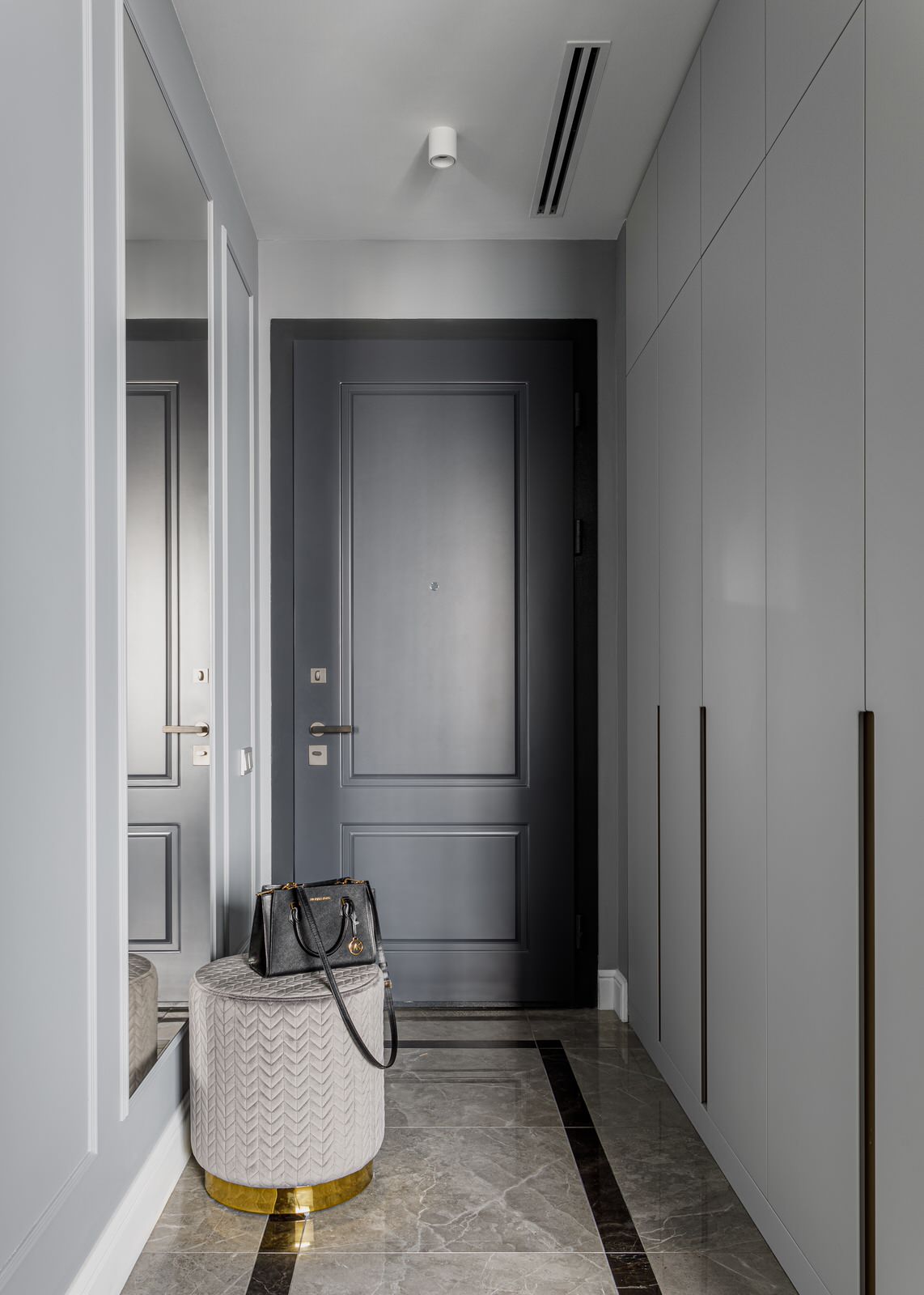 Обложка проекта: Магический уютный интерьер с темными стенами