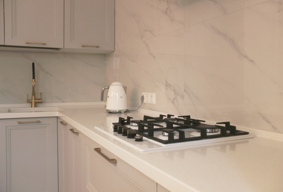 Угловая кухня с островом