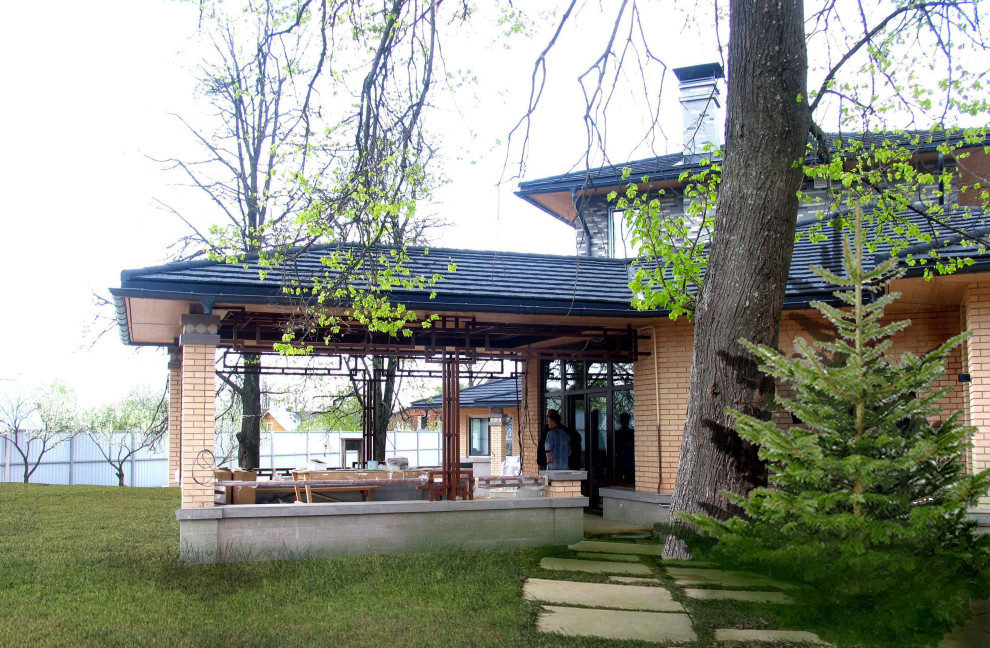 Жилой дом в г.Звенигороде Москоской области. В соавторстве с Сабырбаевым К.