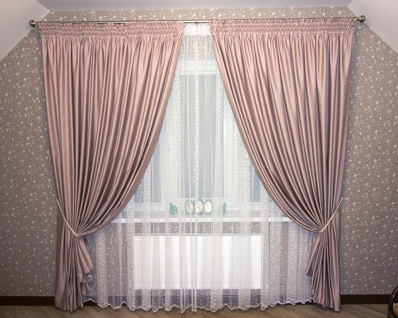 Текстильное оформление частного коттеджа в п. Знаменский