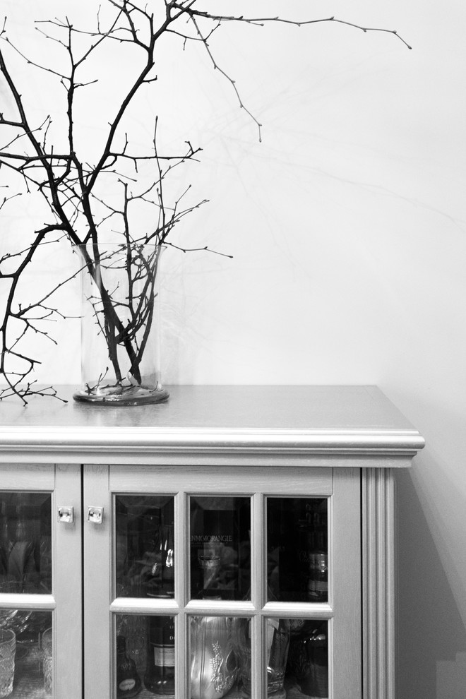 Комод на набережной