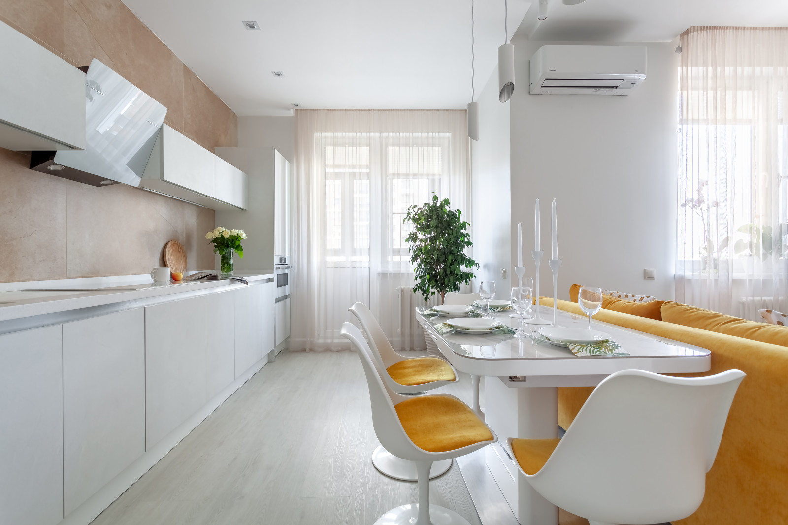 Воздушная квартира с яркими акцентами