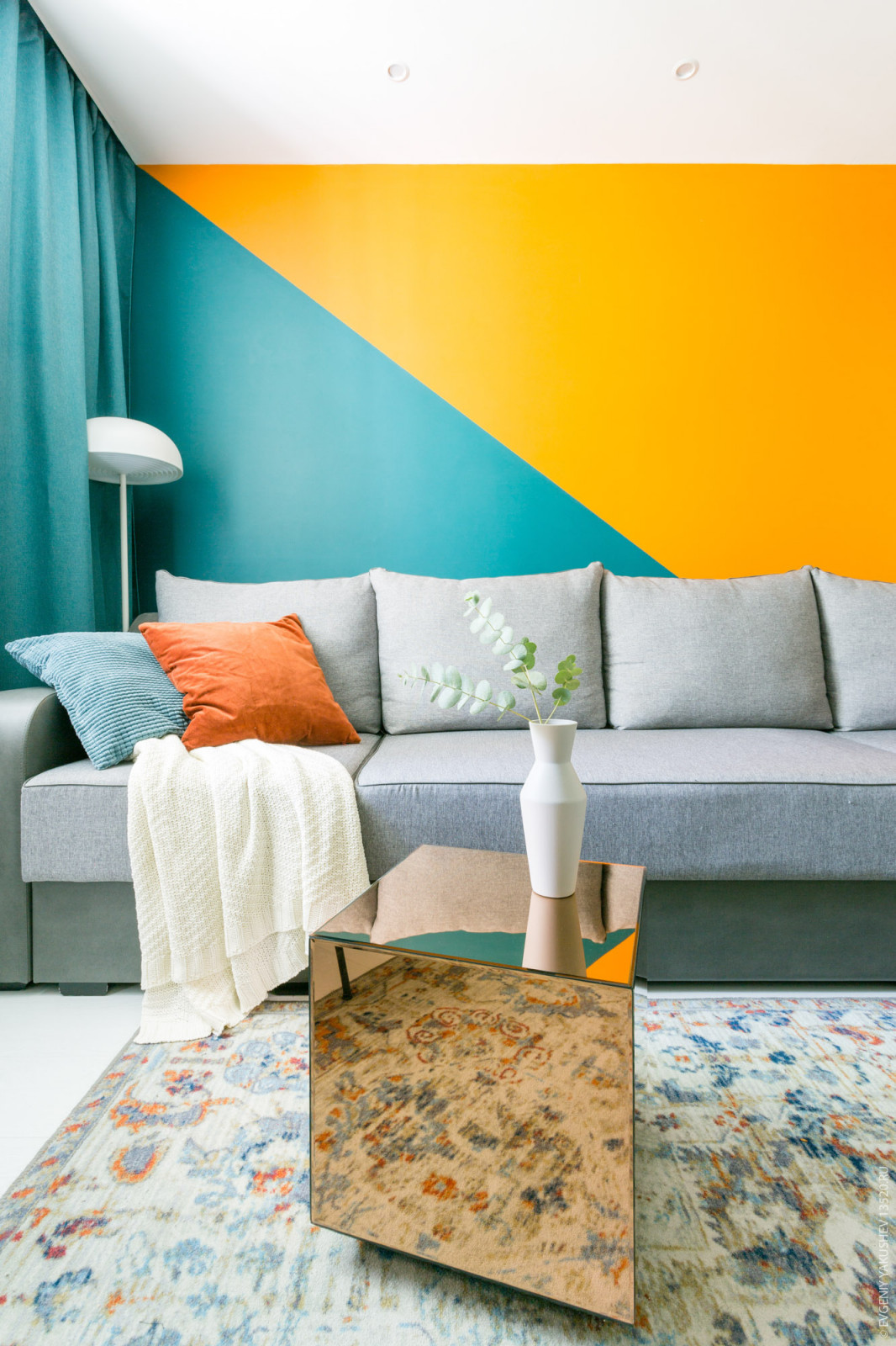 Multicolored apartment in Zhulebino, Moscow