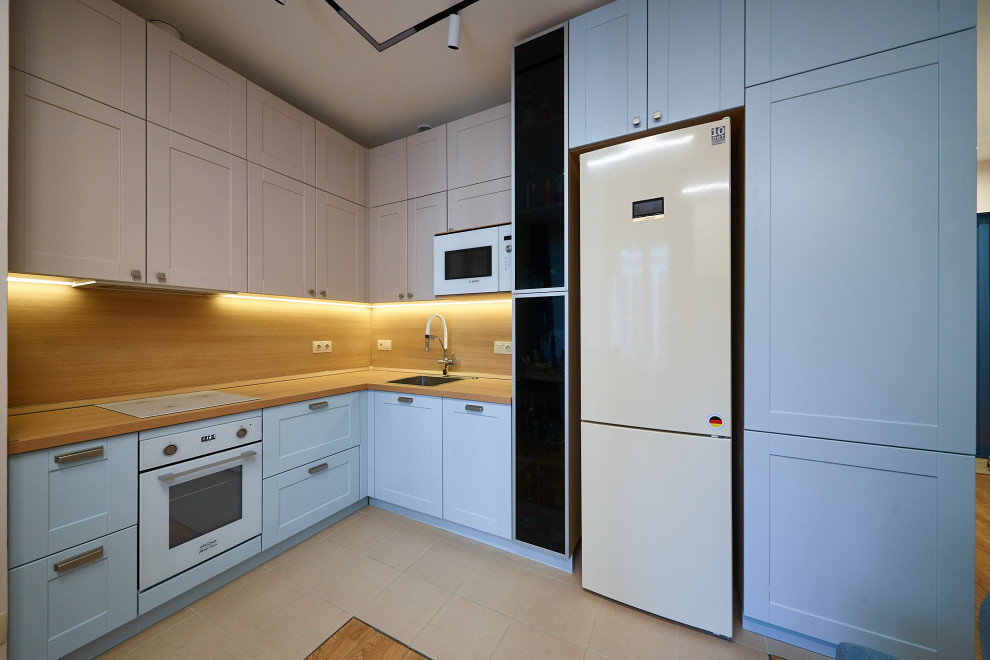 Кухня из эмали и шкаф для хранения