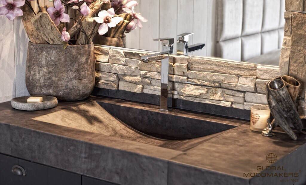 Кожаный душ и раковина