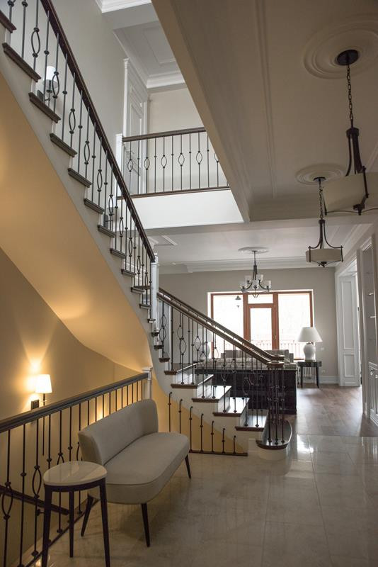 Столярные изделия в коттедж : лестницы, мебель, двери и тд.