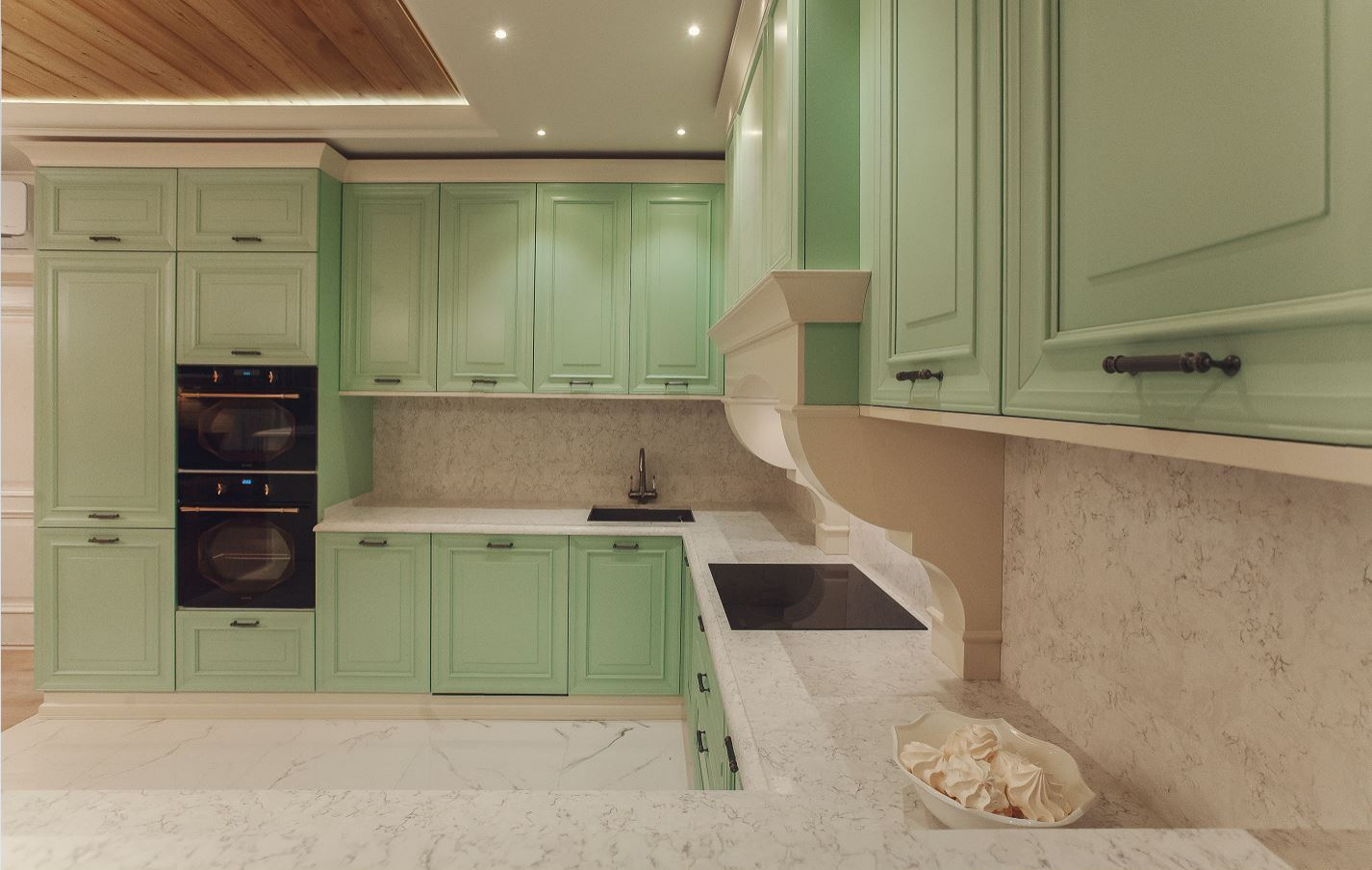 Столешница и стеновые панели из кварцевого камня Silestone Phoenix