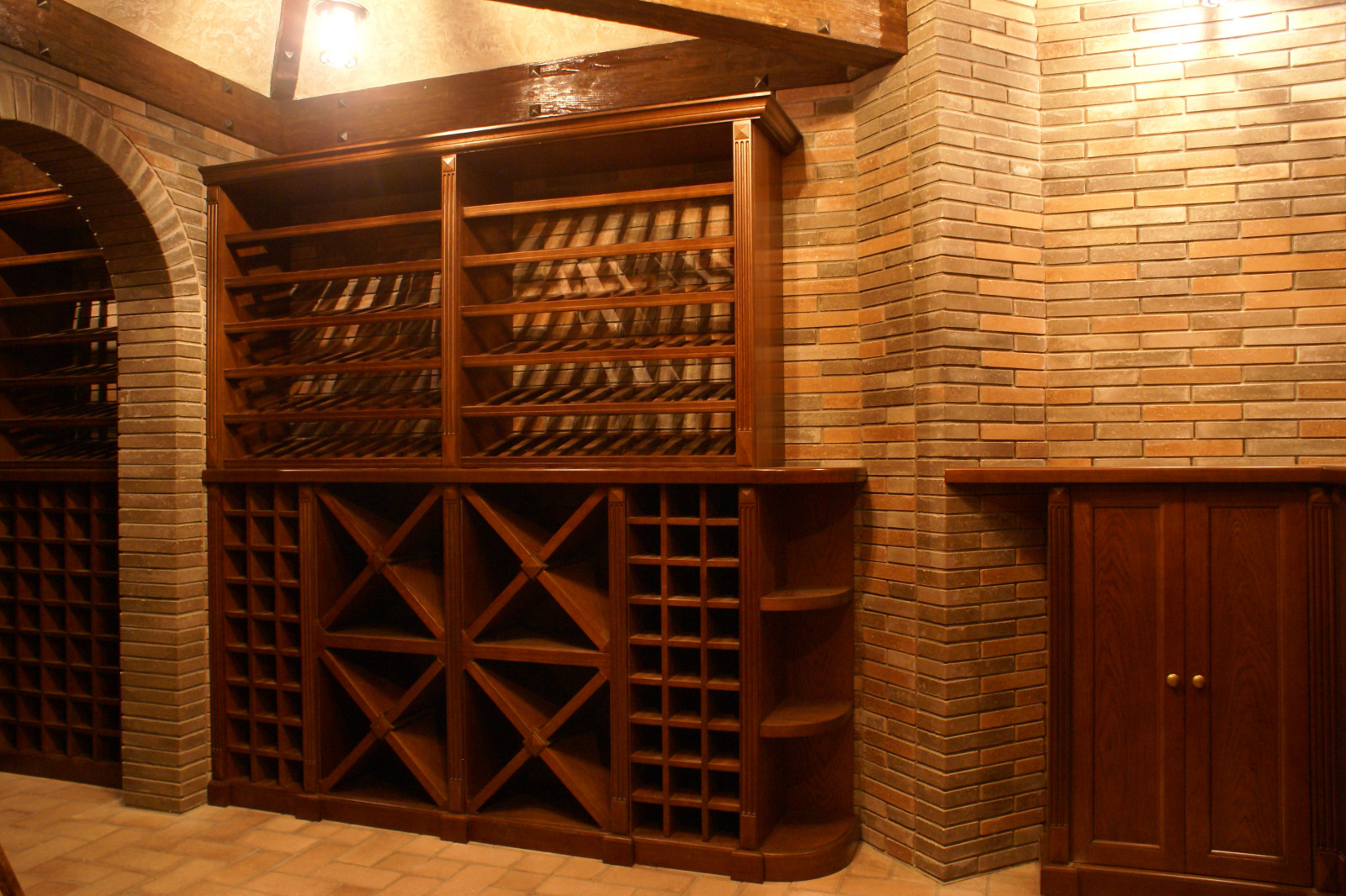 Обложка проекта: Brick Wall Wine Cellar