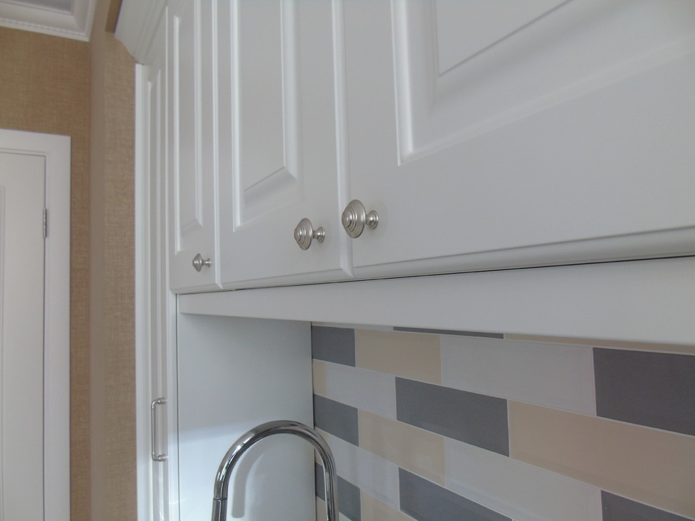 Белая кухня в квартире в Красногорске для заслуженного артиста России