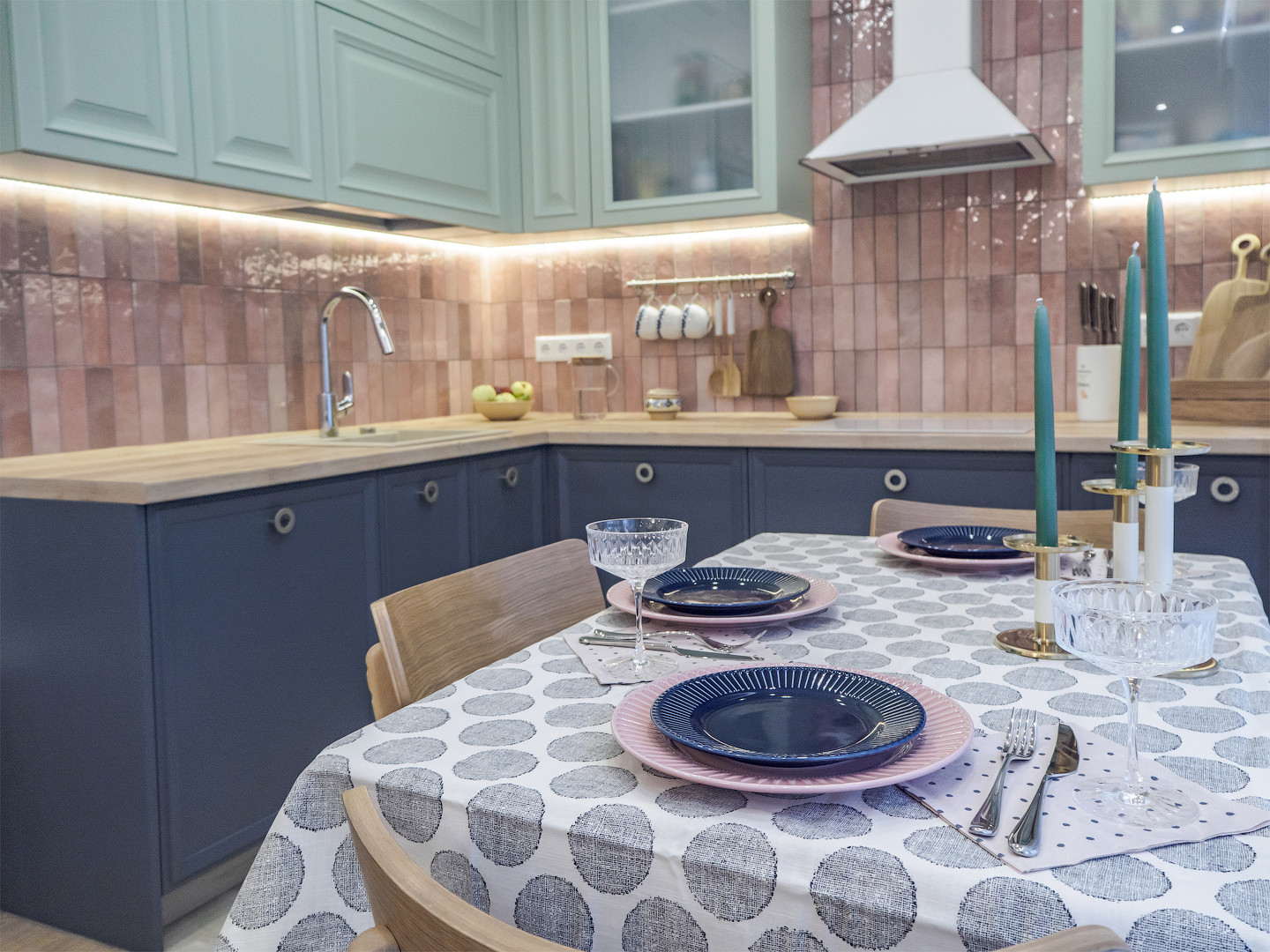 Солнечный остров, ЖК Кристал, Водный стадион