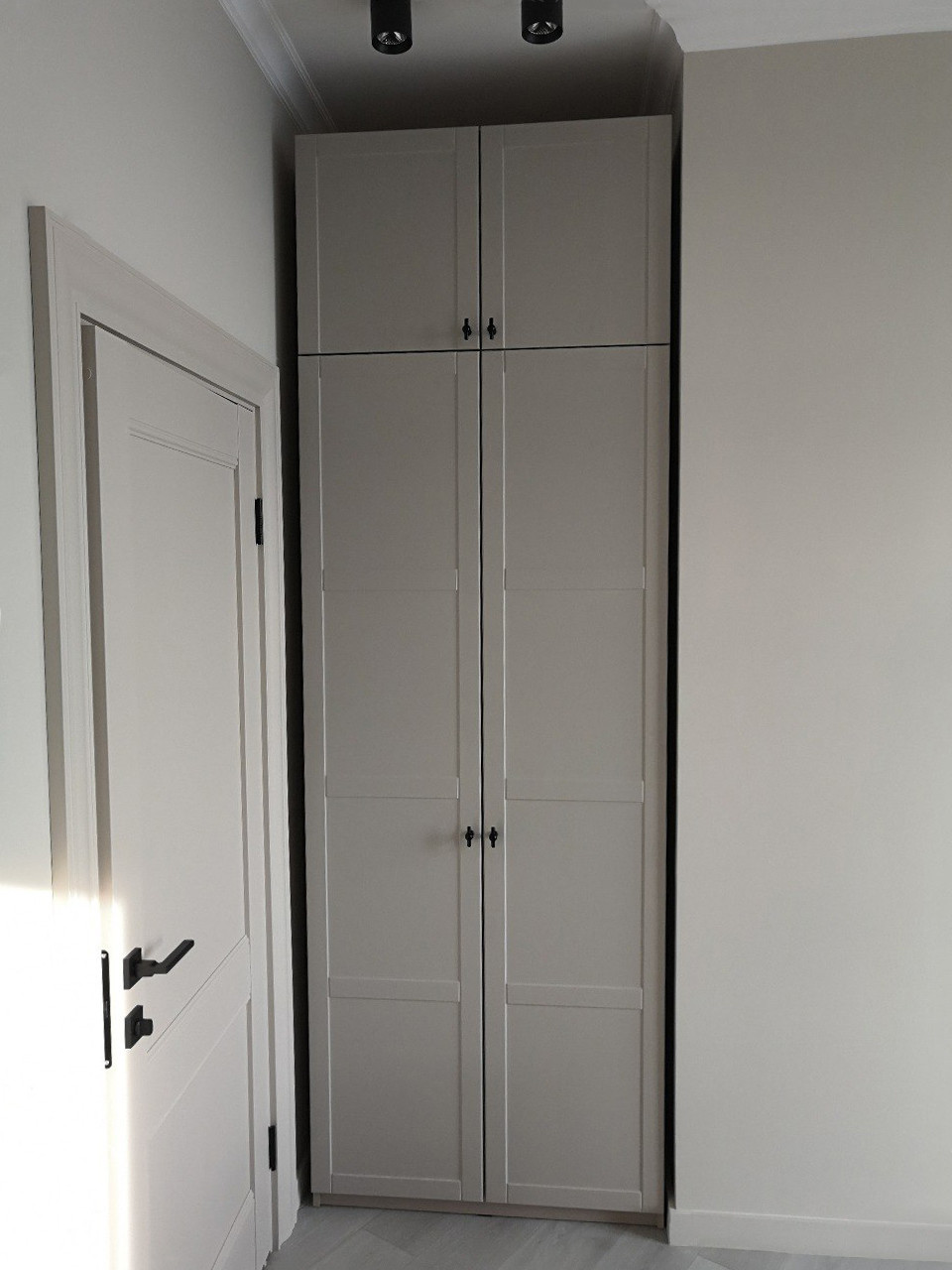 Распашные шкафы