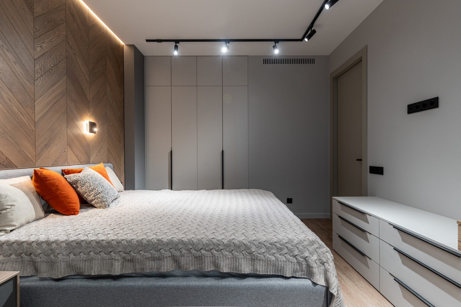 Ремонт двухкомнатной квартиры с  кухней-гостиной