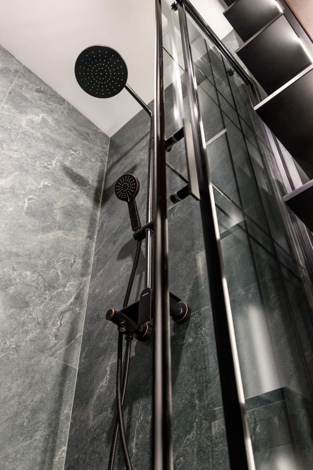 Студия в современном, минималистичном стиле