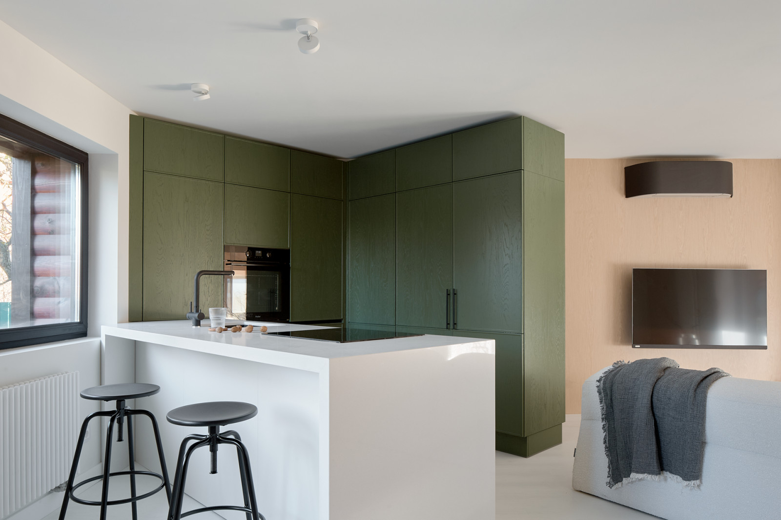 Кухня-гостиная. Разворот на 45 градусов