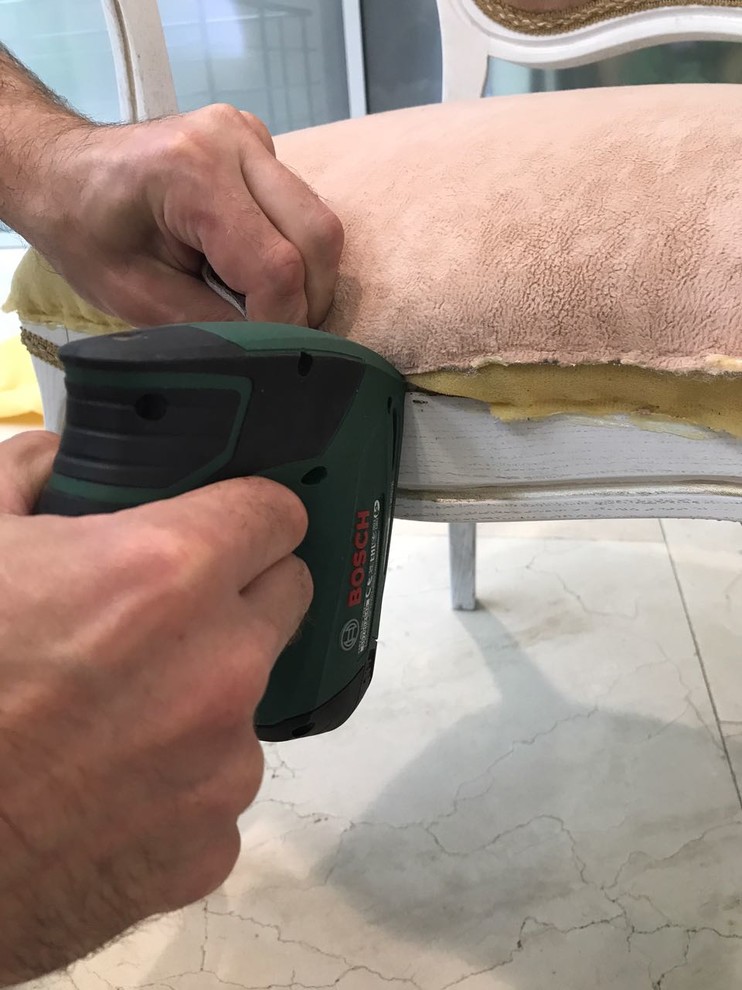 Своими руками: Как поменять обивку мягкого стула