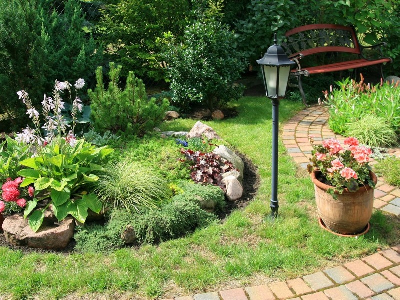 Декоративное ландшафтное освещение