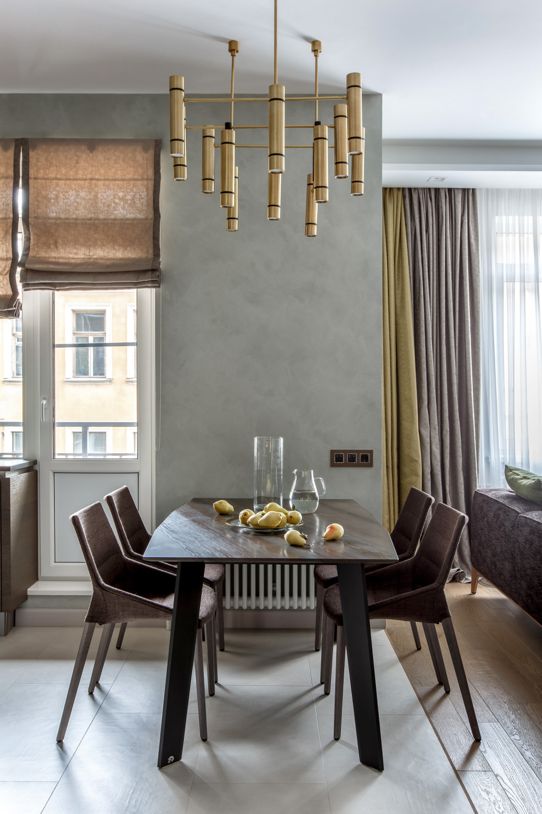 Трехкомнатная квартира в центре Петербурга