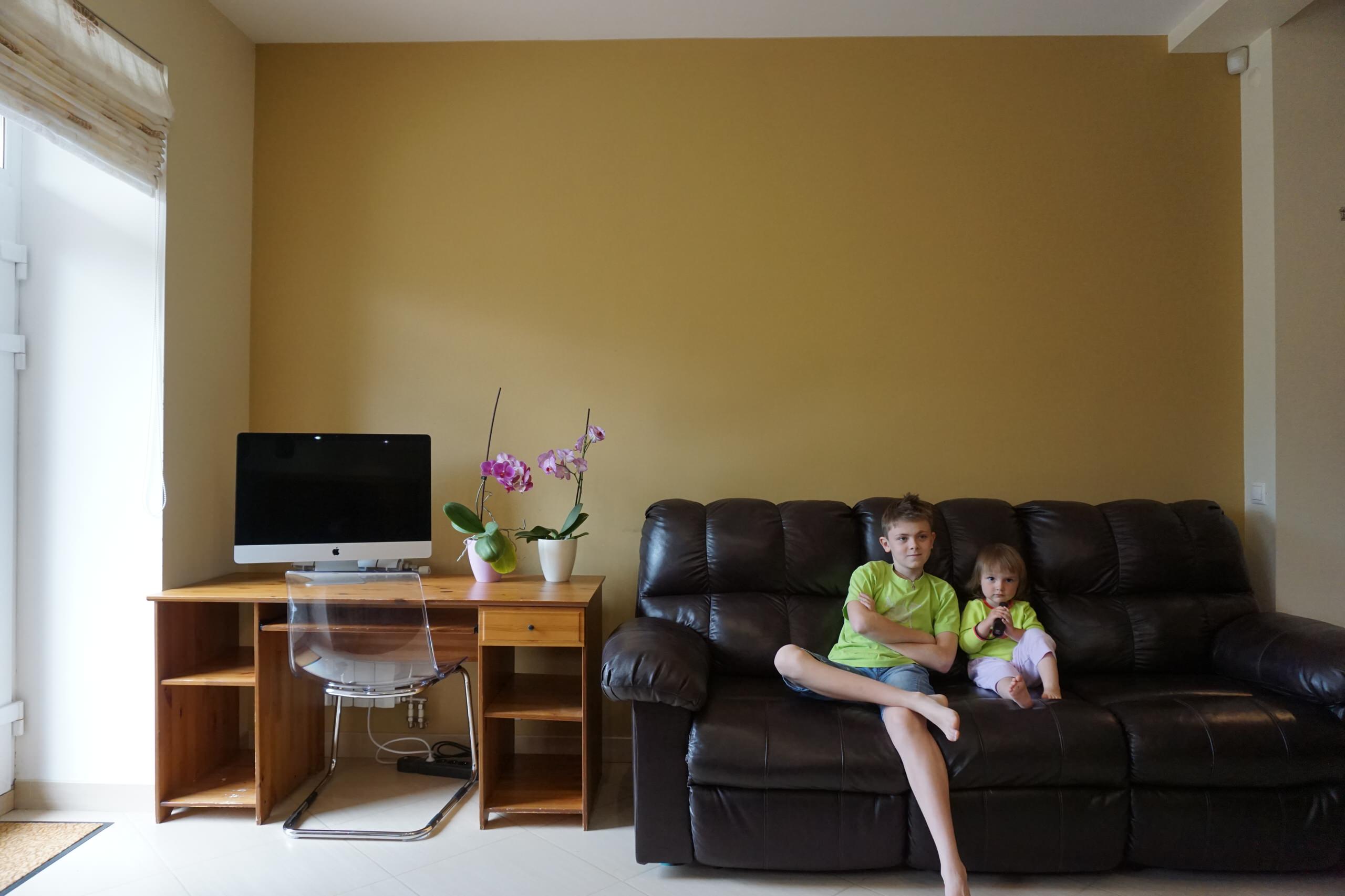 Личный опыт: Как покрасить стену, если у вас четверо детей и одна кошка