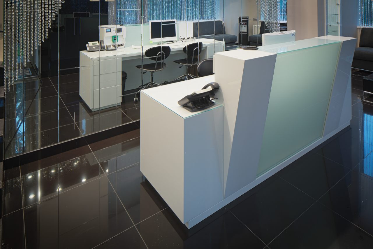 Салон "Crystal Line & Beauty"