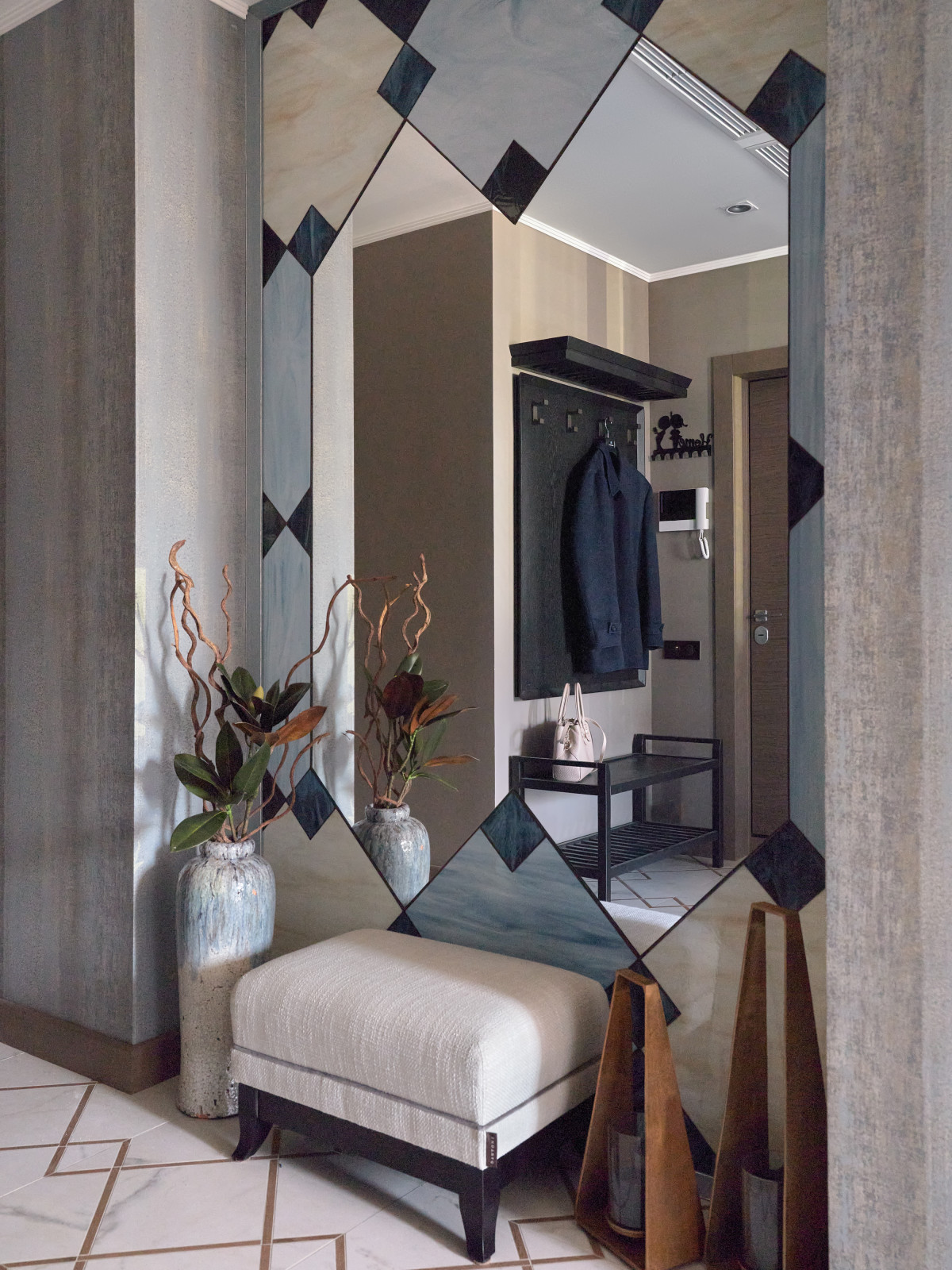 Современный интерьер с отсылкой к классике. Дизайнер Татьяна Нацвина.