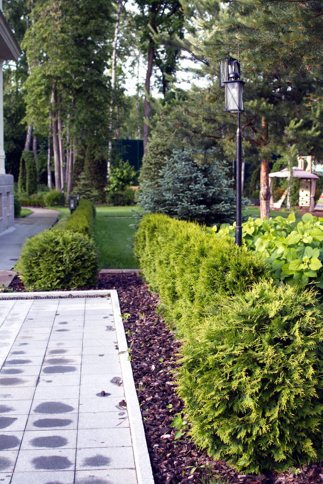 Сад резиденции для большой семьи