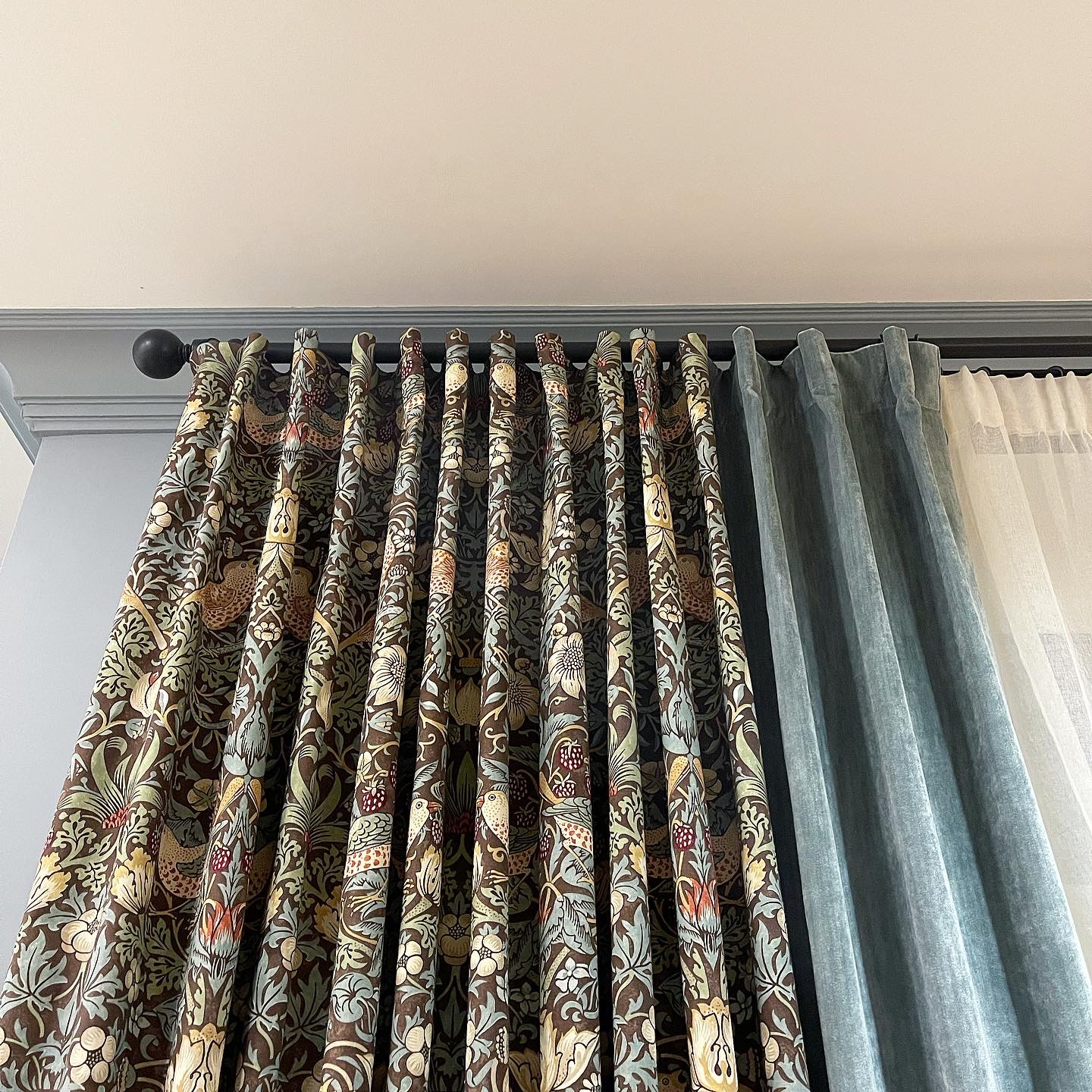 Текстильное оформление гостиной в Куркино