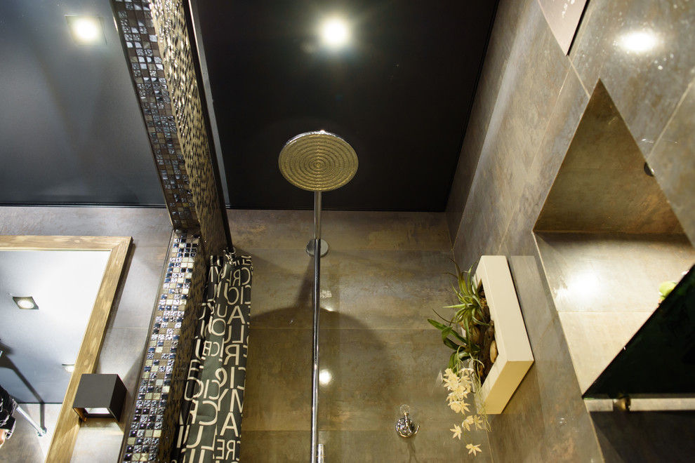 Лофт на высоте птичьего полета. Санузел. Душевая.