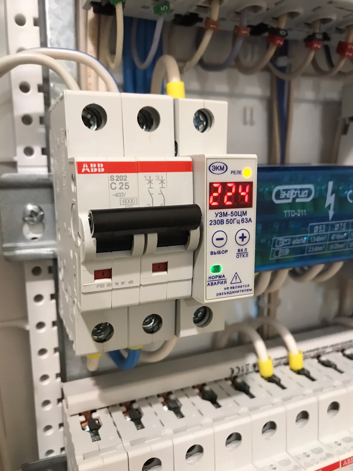 Обложка проекта: Электромонтаж