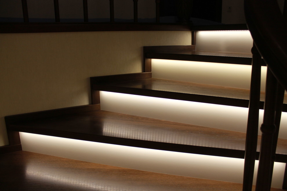 Лестница с подсветкой ступенй