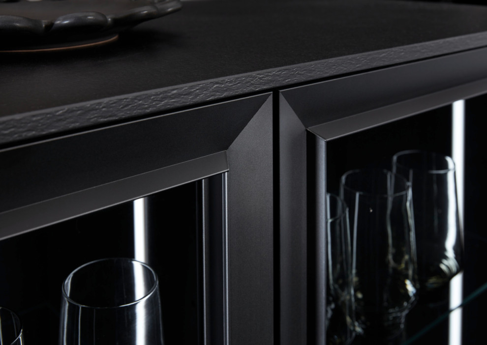 PLUS - Schwarz softmatt / TAVOLA - Eiche Barolo