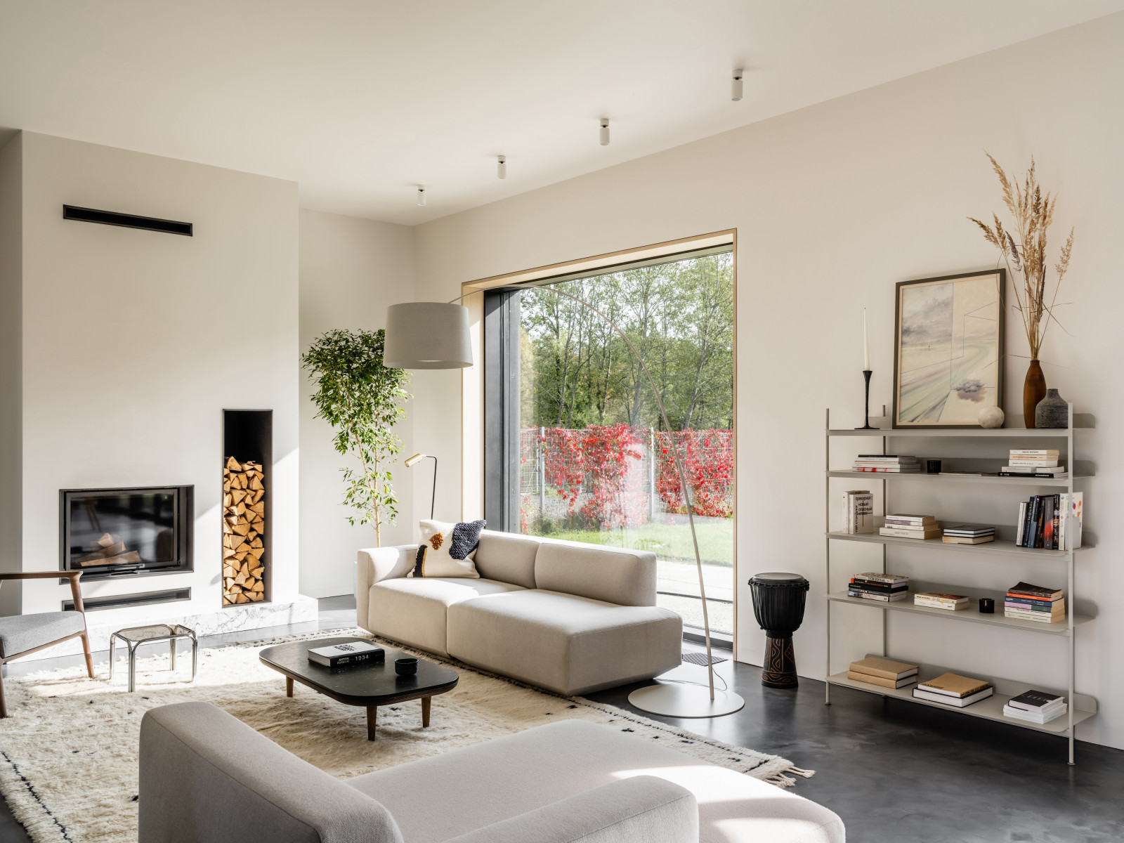 Houzz тур: Чёрный-чёрный дом под Троицком