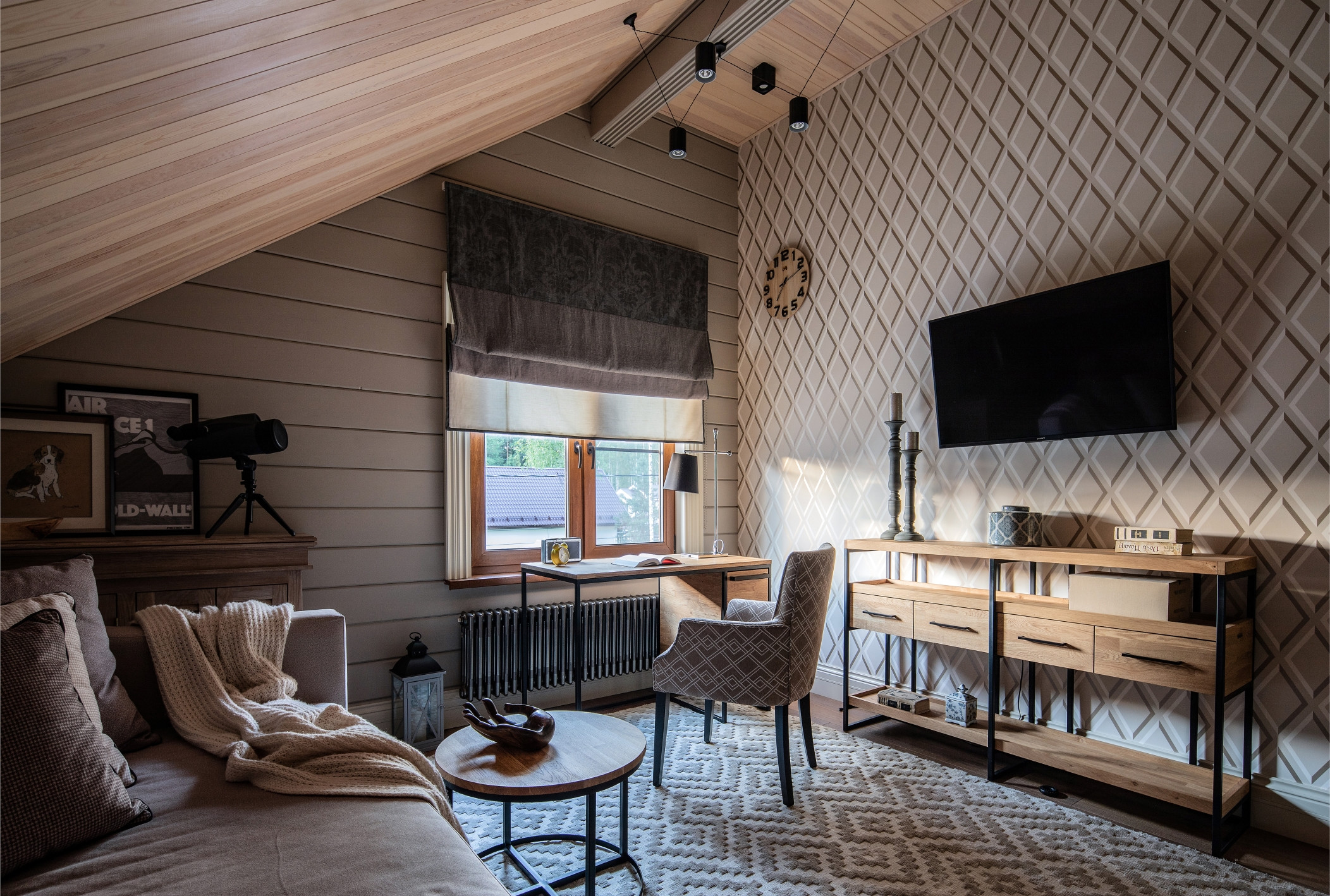 Houzz тур: Загородный дом с березовой рощей и камином