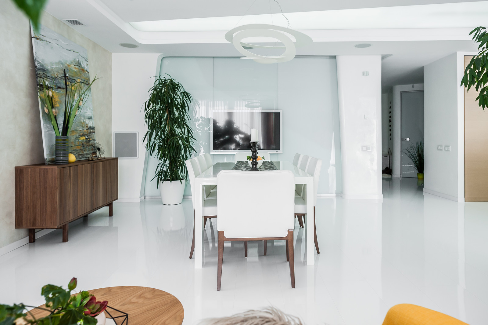 Светлый hi-tech