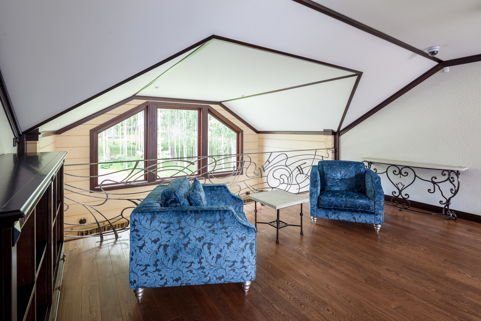 Интерьер трехэтажного загородного дома в Нижегородской области