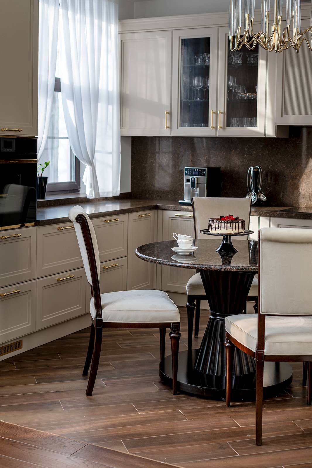 Белый, холодный, бразильский кофе